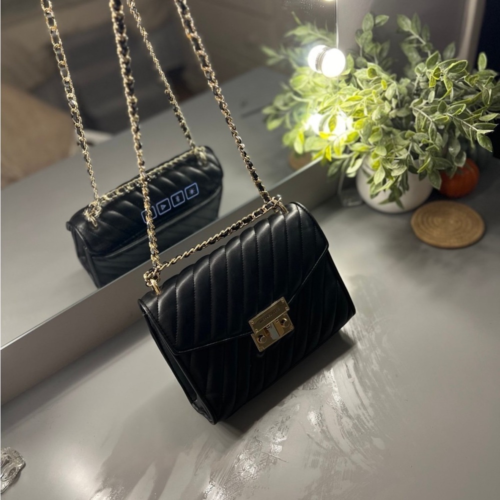 Elegant Black Quilted Chain Bag